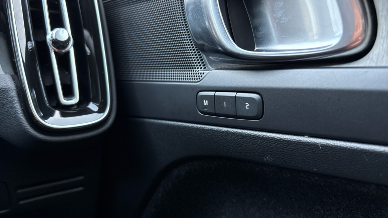 Volvo Xc40 2.0 B4P Inscription Pro 5dr Auto Petrol Estate